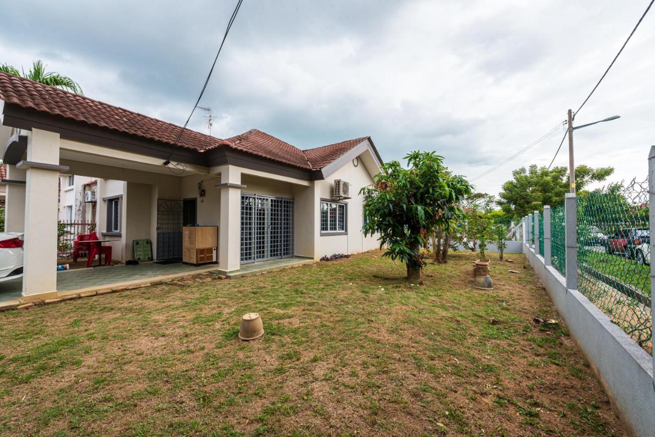 3Br Retreat Homestay Near To Goldcoast, Sepang By Verano Sungai Pelek Exteriör bild